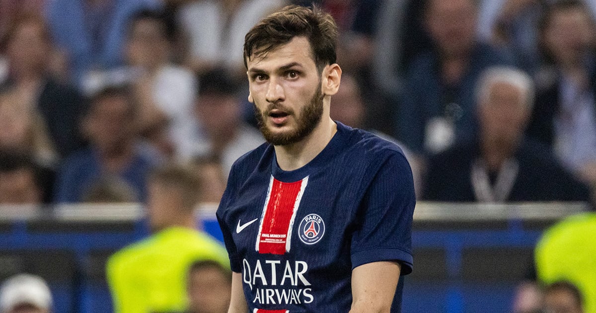 Кварацхелия вошел в историю Лиги чемпионов