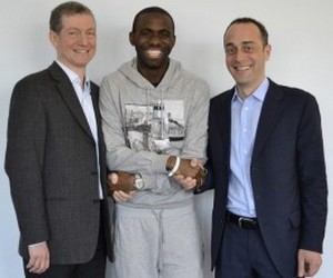 Как болельщики встречали Муамбу, а он плакал