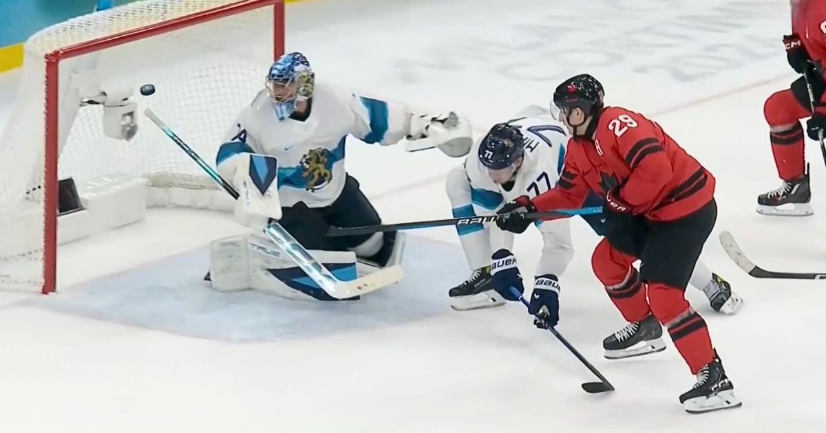 Канадцы вырвали победу на последней минуте третьего периода