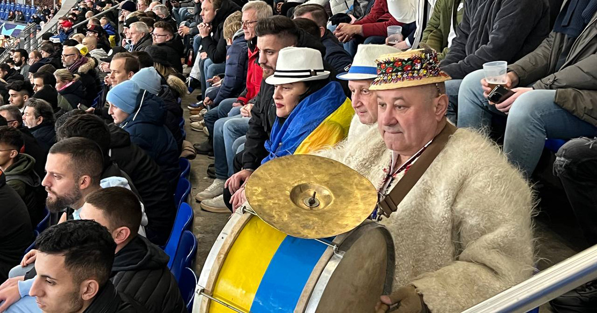 Украинские болельщики ярко поддерживали Шахтер в Гамбурге