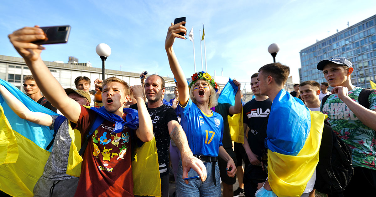 Поддержали сборную: решающий матч Украина - Австрия показали на самом большом экране Европы