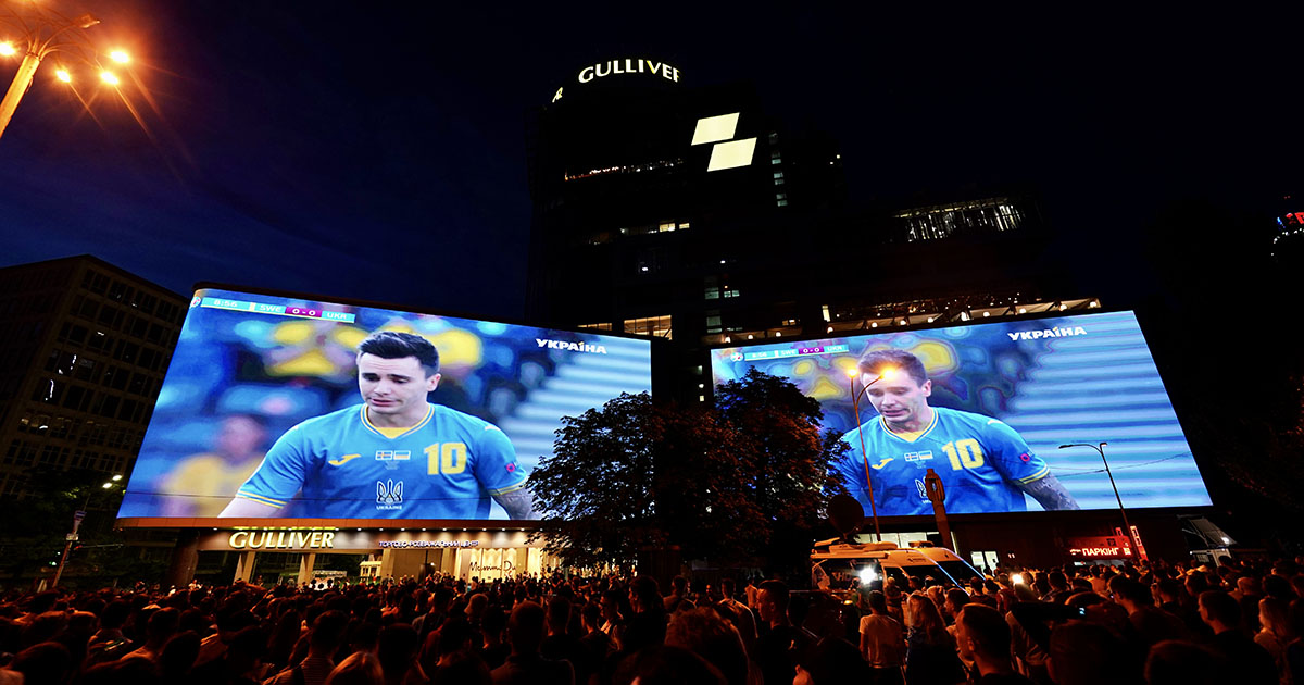 Фанаты устроили громкий праздник в центре Киева