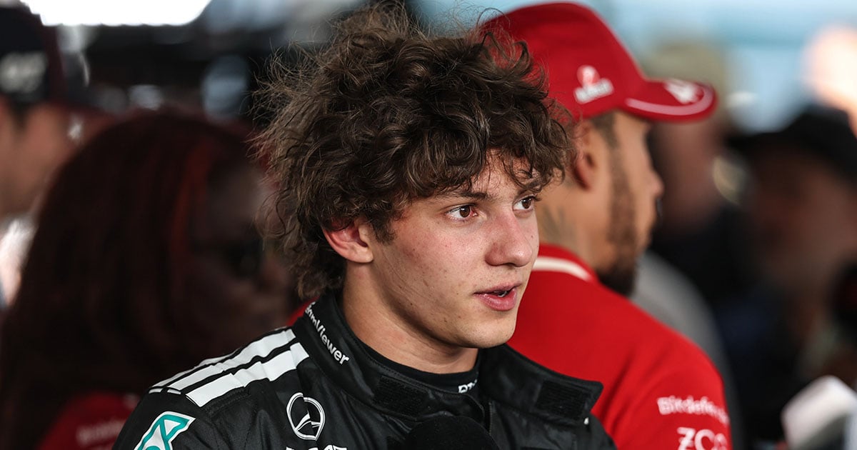 Кими Антонелли из Mercedes стал самым молодым гонщиком в истории Формулы-1, завоевавшим поул-позишн