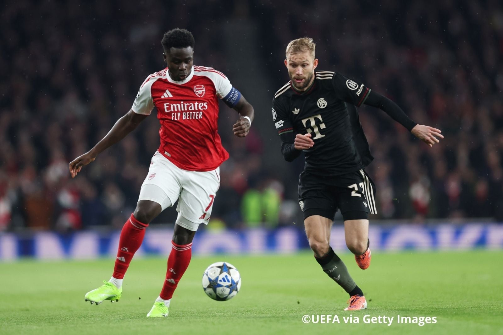 Сака був активний у матчі з Баварією, але не забив